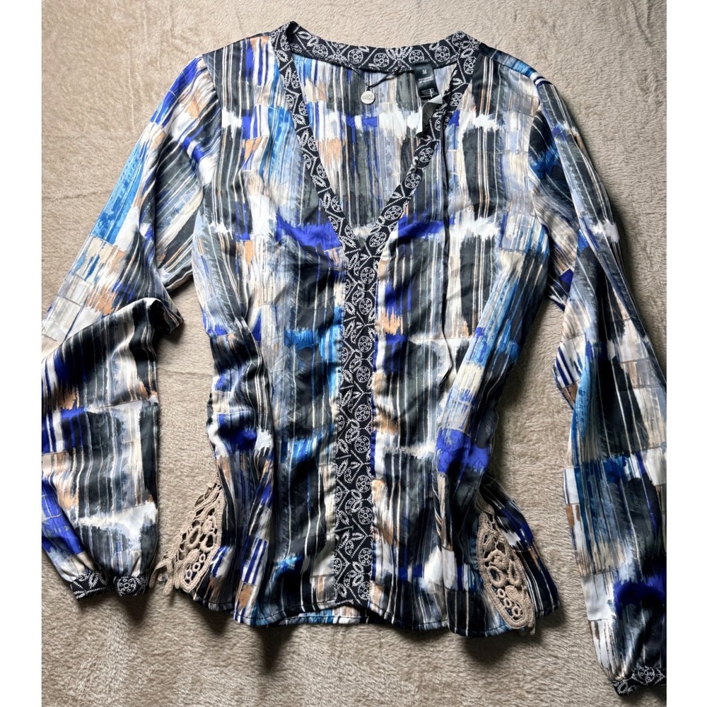 BKE Boutique Buckle  Womens Abstract Ikat Crochet Lace Blouse Medium Boho‎ Artsy
